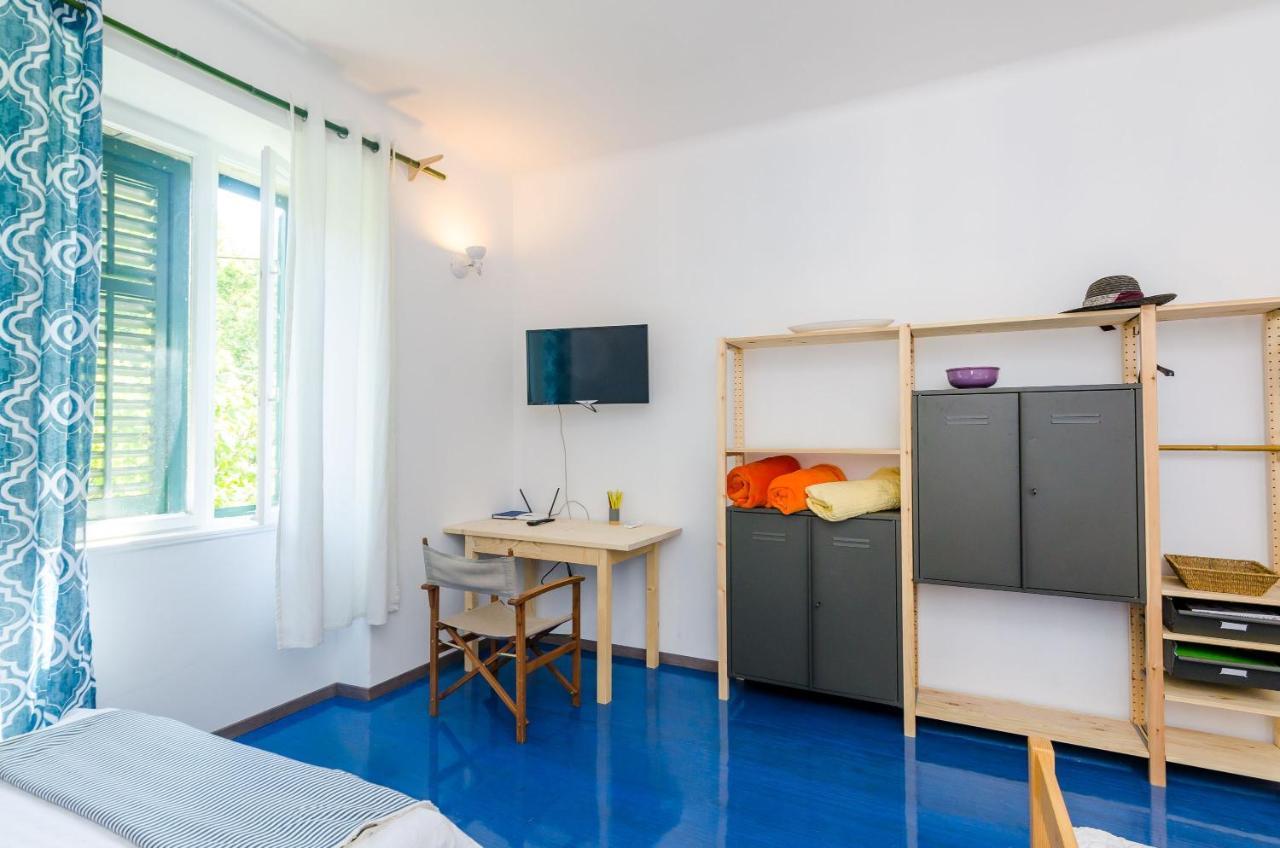 Eos & Vespera Apartment