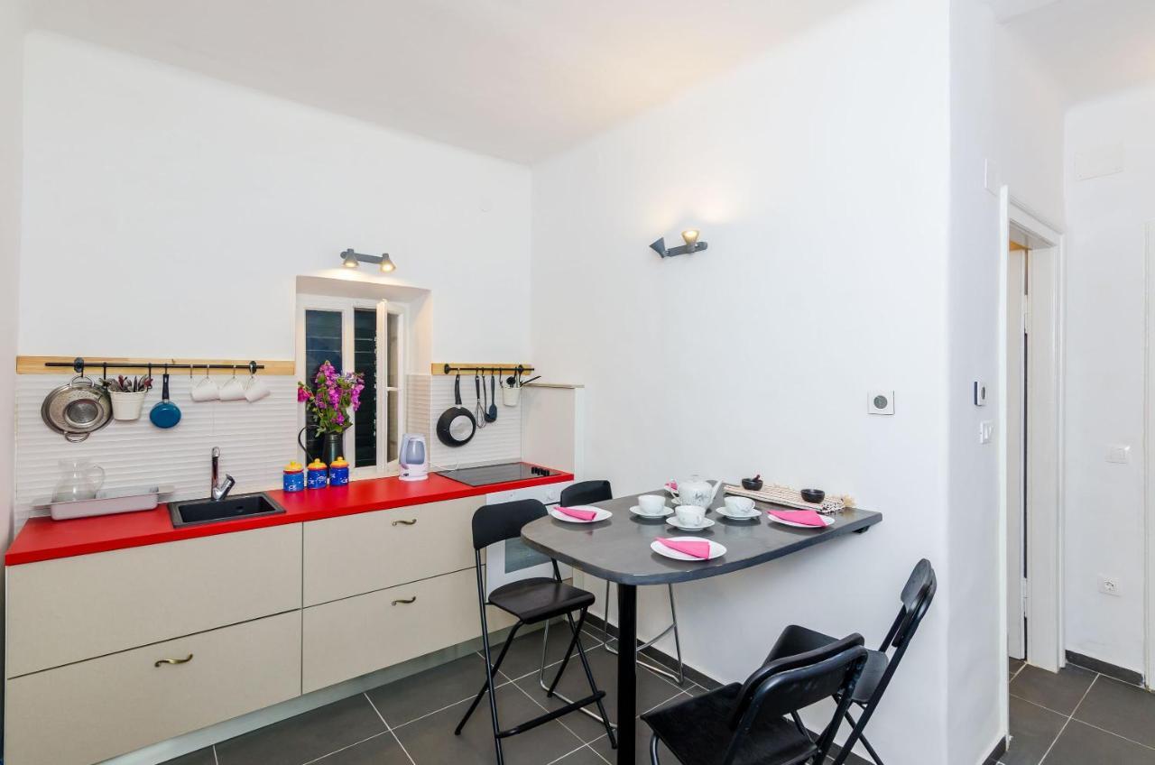 Eos & Vespera Apartment *