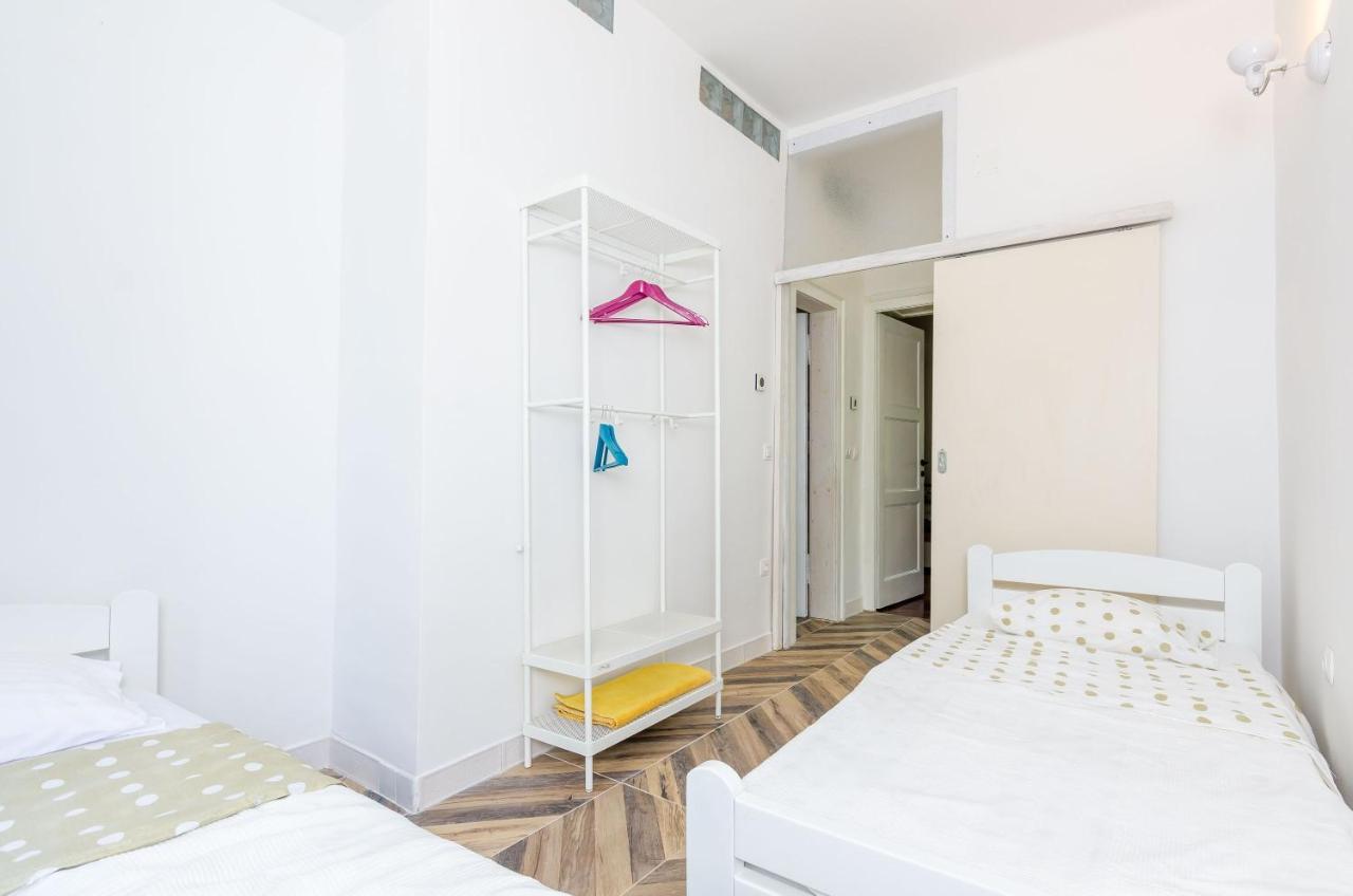 Eos & Vespera Apartment *