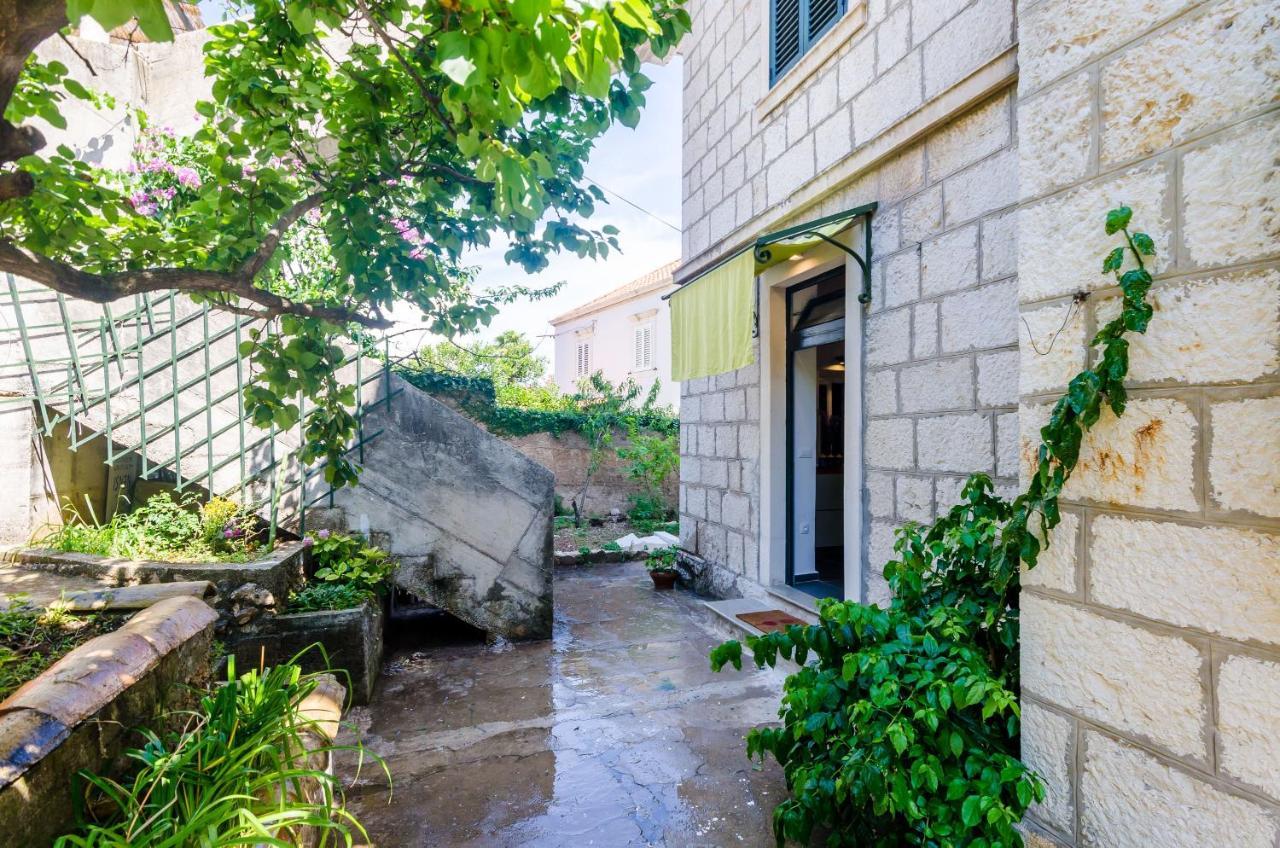 Eos & Vespera Apartment