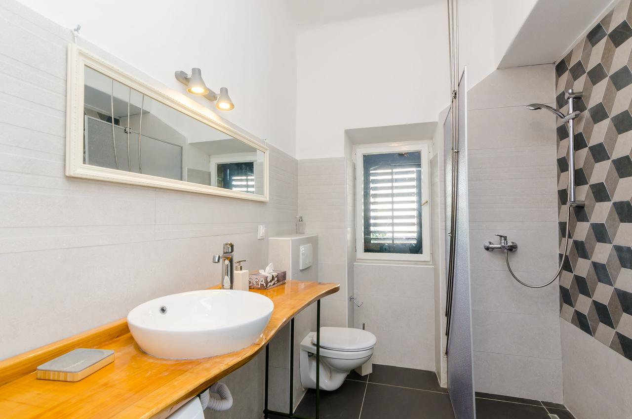 Eos & Vespera Apartment
